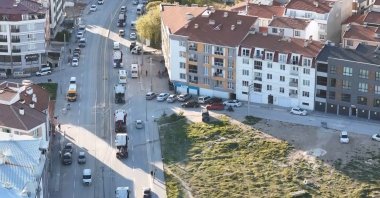 A drone shows the 15-truck wedding convoy making its way through the streets of Eskişehir, Türkiye, May 5, 2025. (IHA Photo)