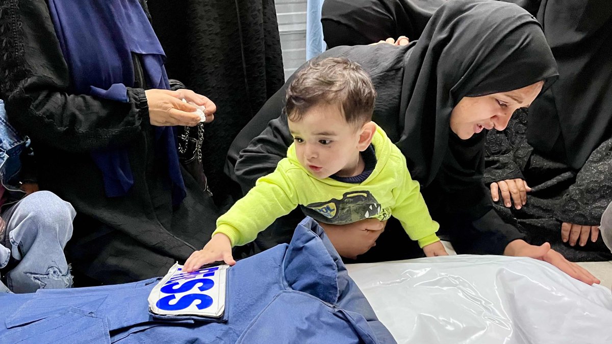 Relatives mourn over the body of journalist Ahmed Mansur at the Nasser Medical Complex in Khan Younis, southern Gaza Strip, Palestine, April 8, 2025. (AFP Photo)