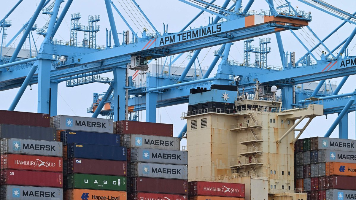 Containers on a ship at APM Terminal at the Port of Los Angeles, San Pedro neighborhood, Los Angeles, California, U.S., April 30, 2025. (AFP Photo)
