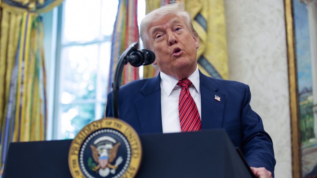 U.S. President Donald Trump speaks before swearing in former US Senator David Perdue as the U.S.  Ambassador to the People&#039;s Republic of China in the Oval Office at the White House, Washington, U.S., May 7, 2025. (EPA Photo)