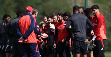 Manchester United manager Ruben Amorim (C) attends a training session in Manchester, Britain, May 7, 2025. (EPA Photo)