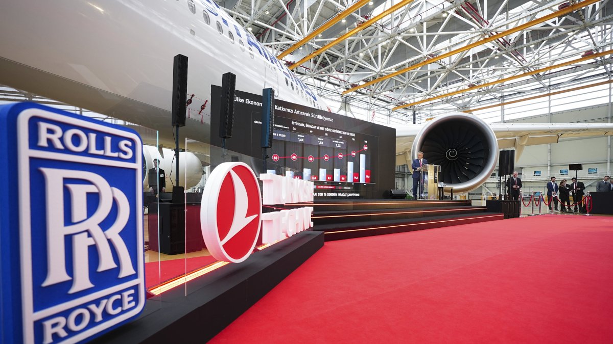 Logos of Rolls-Royce and Türkiye&#039;s flag carrier Turkish Airlines (THY), Istanbul, Türkiye, May 7, 2025. (AA Photo)