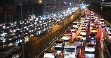 Heavy traffic clogs a highway, Istanbul, Türkiye, Dec. 6, 2024. (Shutterstock Photo)
