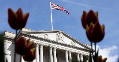 The Bank of England building is seen behind tulips, London, U.K., April 14, 2025. (Reuters Photo)