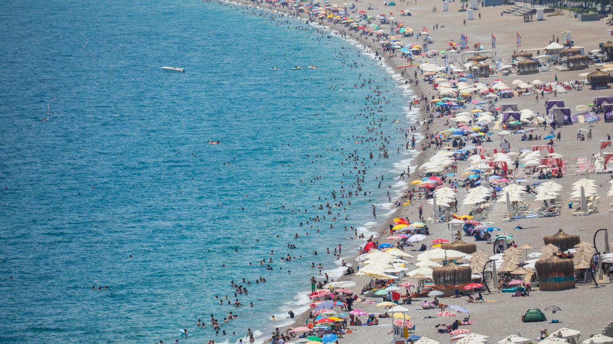 An aerial view of a beach in Antalya, southern Türkiye. (DHA File Photo)