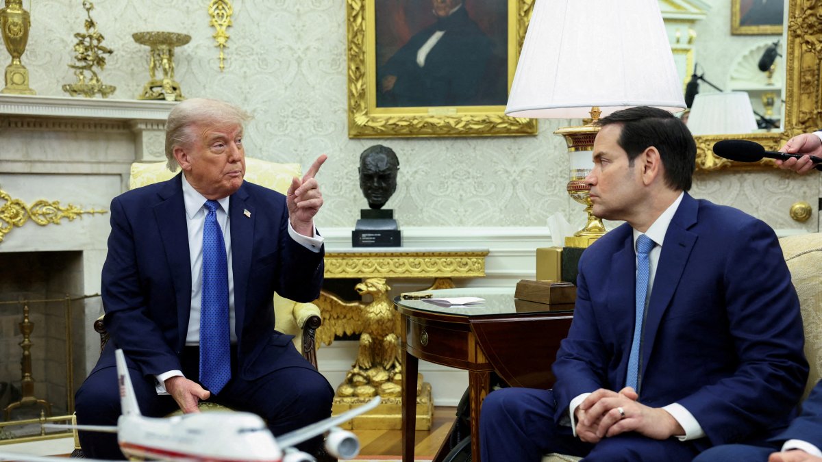 U.S. President Donald Trump gestures as Secretary of State Marco Rubio looks on, during a meeting with Norway&#039;s Prime Minister Jonas Gahr Stoere (not pictured), the White House, Washington, D.C., U.S., April 24, 2025. (Reuters Photo)