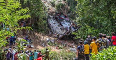 People gather at the bus accident site in the central hilly region of Kotmale, Sri Lanka, May 11, 2025. (AFP Photo)