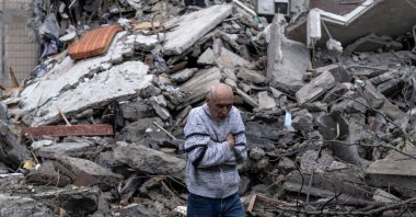 A resident reacts in front of his apartment building damaged in a Russian airstrike, Kostiantynivka, in Donetsk region, Ukraine, May 8, 2025. (Reuters Photo)