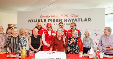 Turkish Red Crescent (Kızılay) President Fatma Meriç Yılmaz (C) and mothers cut a cake together during a Mother's Day celebration, Istanbul, Türkiye, May 11, 2025. (AA Photo)