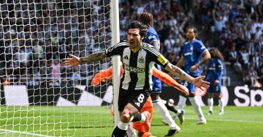 Newcastle United&#039;s Sandro Tonali celebrates after scoring in a Premier League match against Chelsea, Newcastle-upon-Tyne, U.K., May 11, 2025. (AFP Photo)