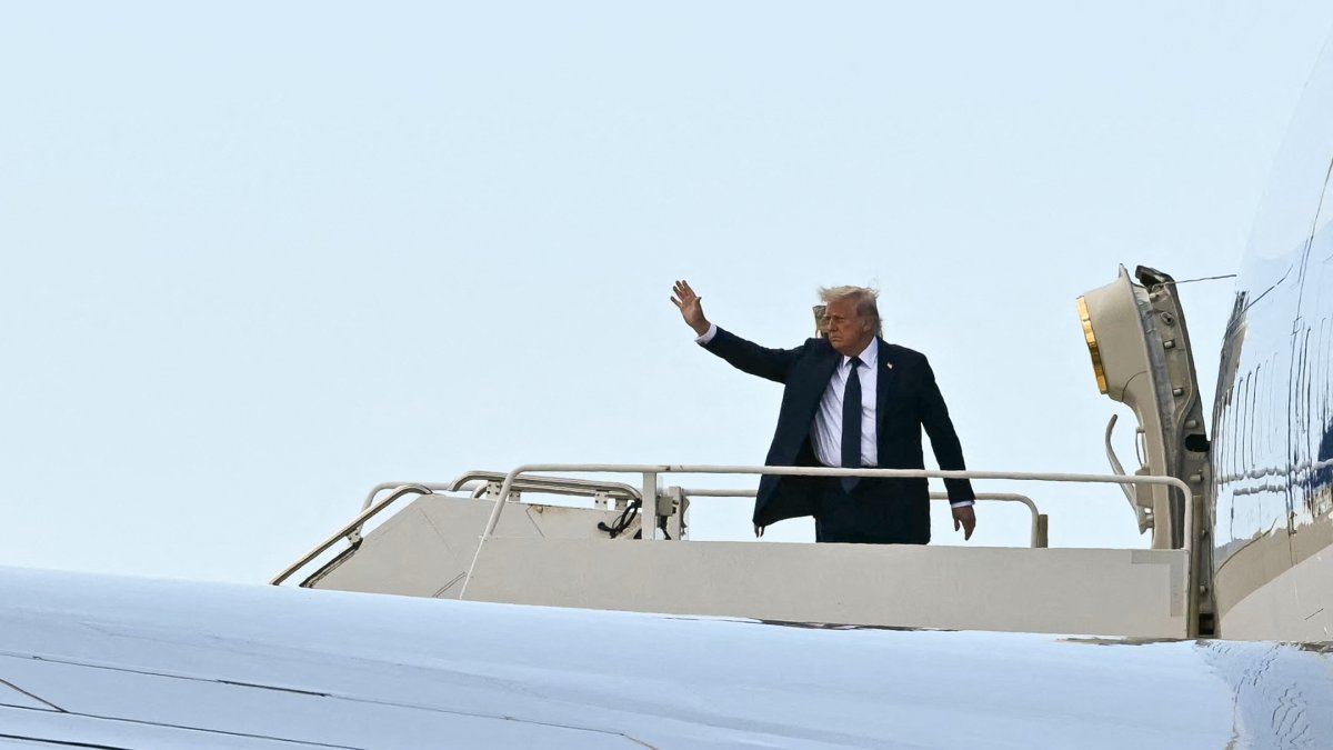 U.S. President Donald Trump waves as he boards an Air Force One in Fiumicino, Italy, April 26, 2025. (AFP Photo)