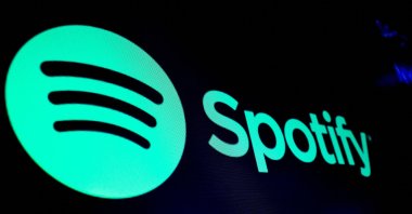 A screen displays the logo of Spotify on the floor at the New York Stock Exchange (NYSE) in New York City, U.S., Dec. 4, 2023. (Reuters Photo)