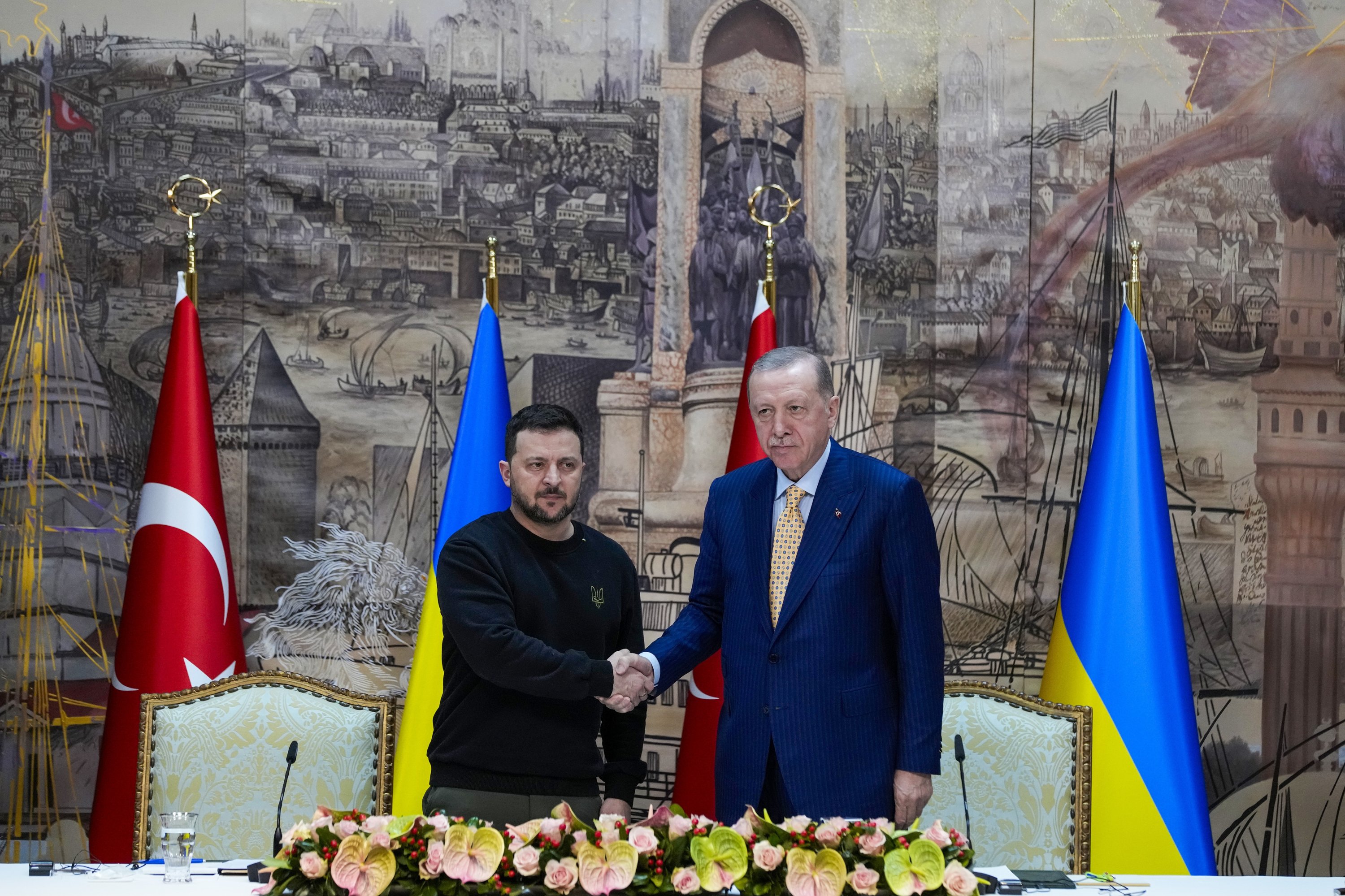 President Recep Tayyip Erdoğan (R) shakes hands with Ukrainian President Volodymyr Zelenskyy at the end of a joint news conference following their meeting at Dolmabahçe Palace, Istanbul, Türkiye, March 8, 2024. (AP Photo)