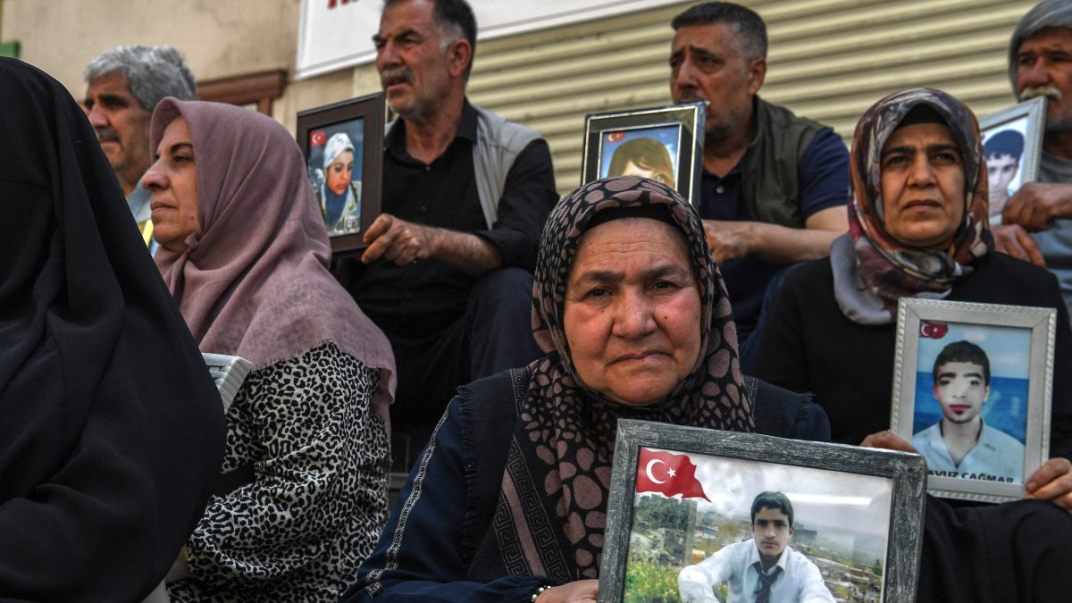 "Diyarbakır Mothers," the group pleading for the return of their children brainwashed to join the PKK, hold photos of children, Diyarbakır, southeastern Türkiye, May 12, 2025. (AFP Photo)