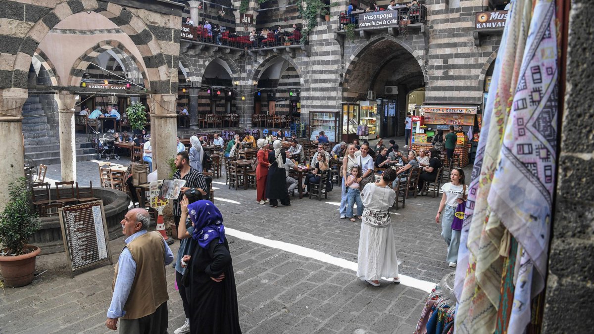 People sit in traditional Turkish tea houses near the Great Mosque of Diyarbakır (Ulu Camii) in the historical Sur district after the announcement of the PKK's dissolution, Diyarbakır, southeastern Türkiye, May 12, 2025. (AFP Photo)