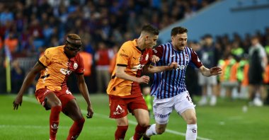 Trabzonspor&#039;s Mustafa Eskihellaç (R) dribbles the ball during a Süper Lig match against Galatasaray at Papara Park, Trabzon, Türkiye, May 10, 2025. (AA Photo)