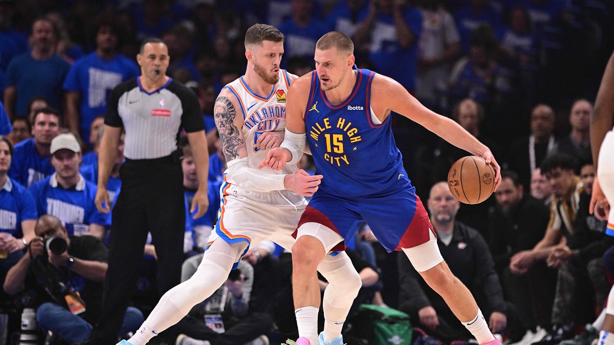 Denver Nuggets&#039; Nikola Jokic (R) posts up against Oklahoma City Thunder&#039;s Isaiah Hartenstein during the first half of game five of the Western Conference semifinals at Paycom Center, Oklahoma City, U.S., May 13, 2025. (AFP Photo)