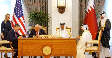 Qatar's Emir Sheikh Tamim bin Hamad al-Thani and U.S. President Donald Trump watch as Boeing CEO Kelly Ortberg and Qatar Airways CEO Badr Mohammed al-Meer sign documents during a signing ceremony at the Royal Palace in Doha on May 14, 2025. (AFP Photo)