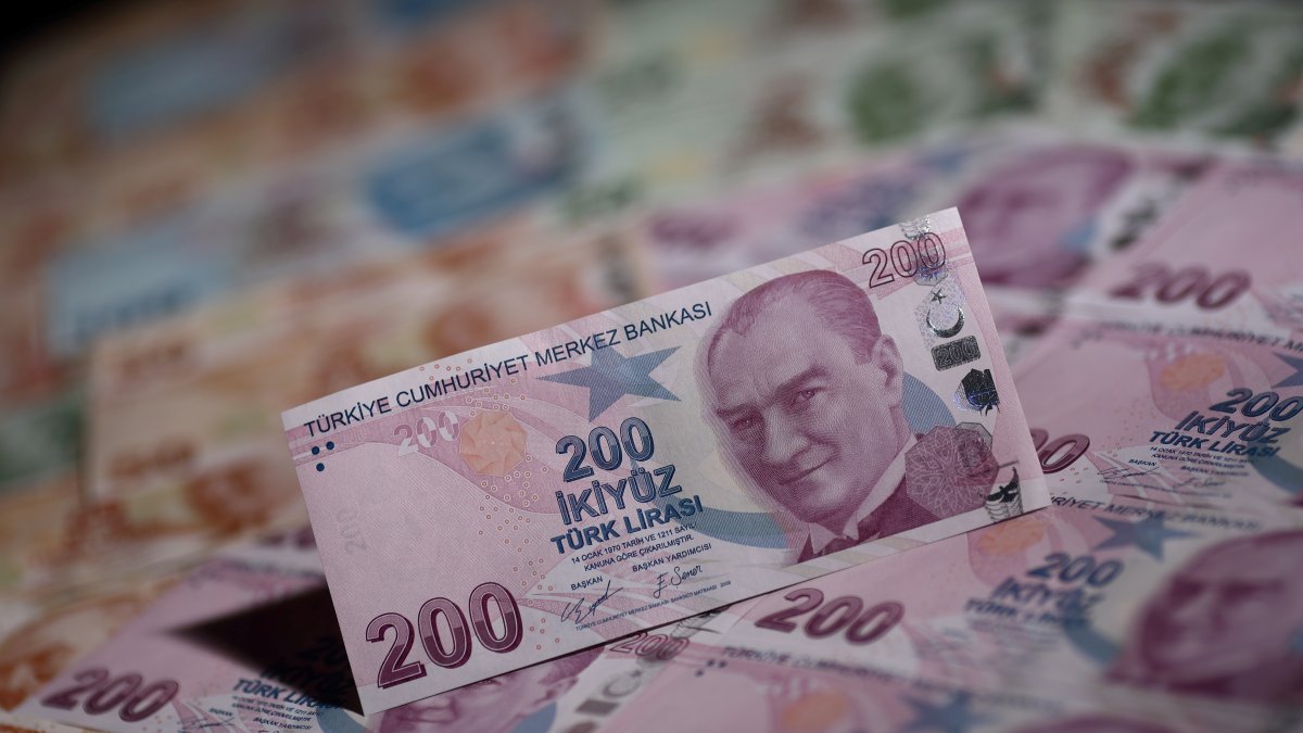 Turkish lira banknotes are seen in this illustration taken in Istanbul, Türkiye, Nov. 23, 2021. (Reuters Photo)