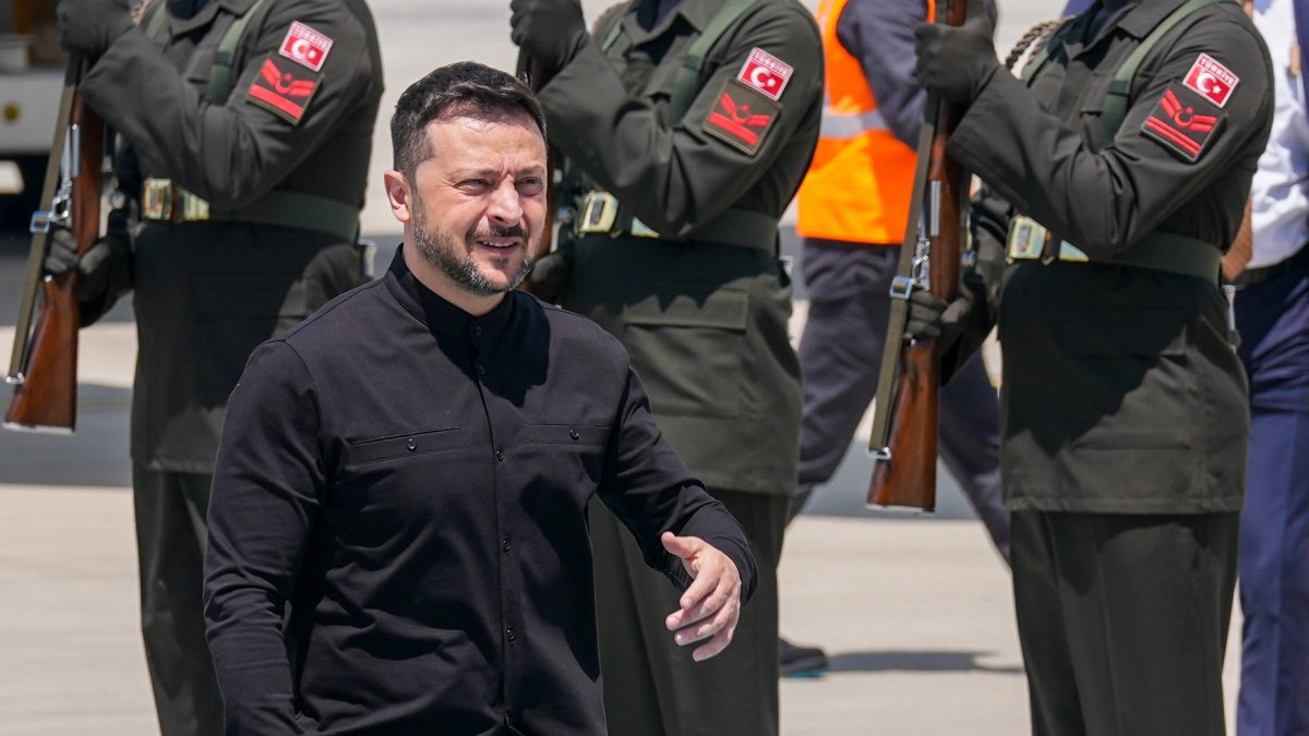 Ukrainian President Volodymyr Zelenskyy arrives in Ankara, Türkiye, May 15, 2025. (AA Photo)