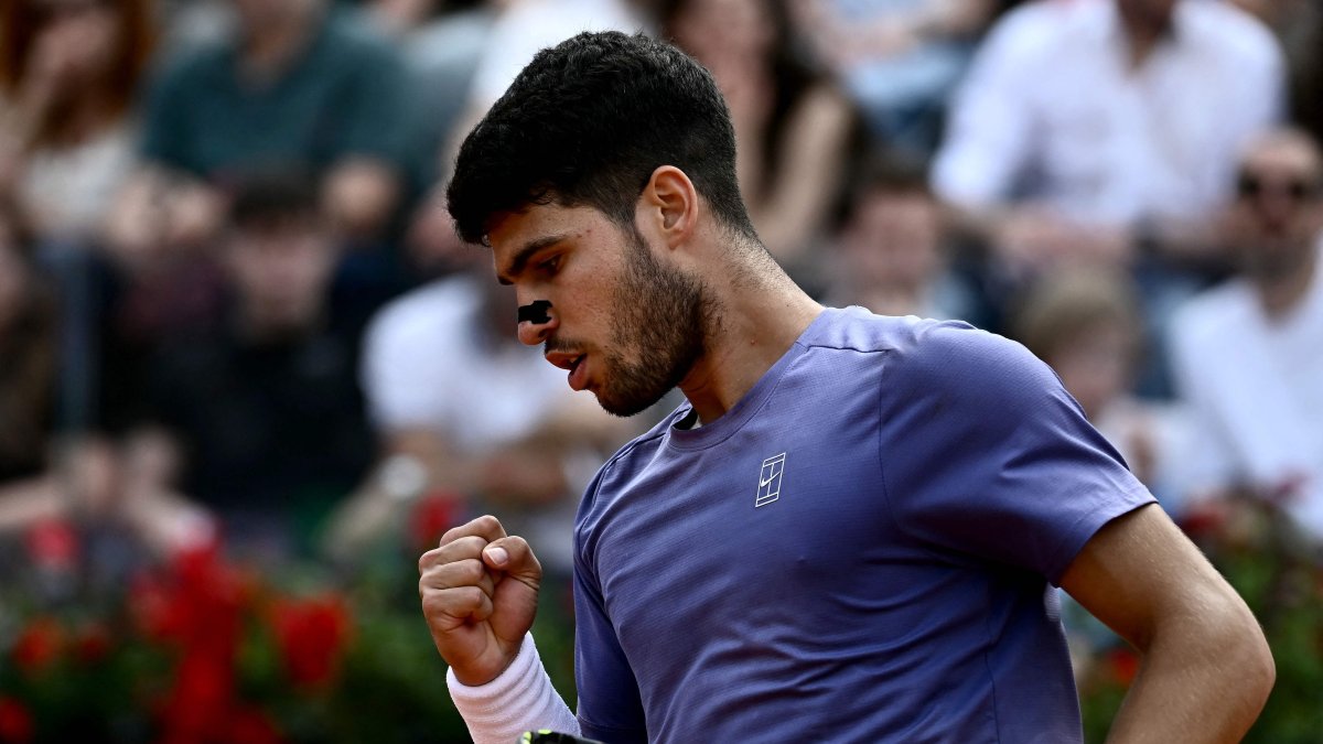 Spain&#039;s Carlos Alcaraz reacts during the quarterfinal match of the men&#039;s ATP Rome Open tennis tournament against Britain&#039;s Jack Draper at the Foro Italico, Rome, Italy, May 14, 2025. (AFP Photo)