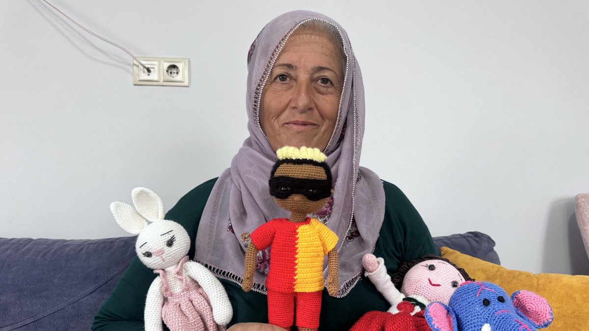 Galatasaray fanatic grandma knits Osimhen into Turkish folklore