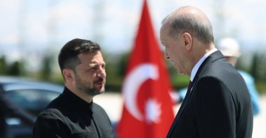 President Recep Tayyip Erdoğan shakes hands with Ukrainian President Volodymyr Zelenskyy (L) at the Presidential Complex, Ankara, Türkiye, May 15, 2025. (AA Photo)