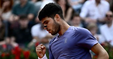 Spain&#039;s Carlos Alcaraz reacts during the quarterfinal match of the men&#039;s ATP Rome Open tennis tournament against Britain&#039;s Jack Draper at the Foro Italico, Rome, Italy, May 14, 2025. (AFP Photo)