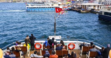Tourists and commuters cross the Bosporus on a ferry, Istanbul, Türkiye, April 23, 2025. (Reuters Photo)