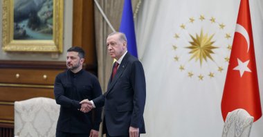 Turkish President Recep Tayyip Erdoğan (R) shakes hands with Ukrainian President Volodymyr Zelenskyy, in Ankara, Türkiye, May 15, 2025. (AFP Photo)