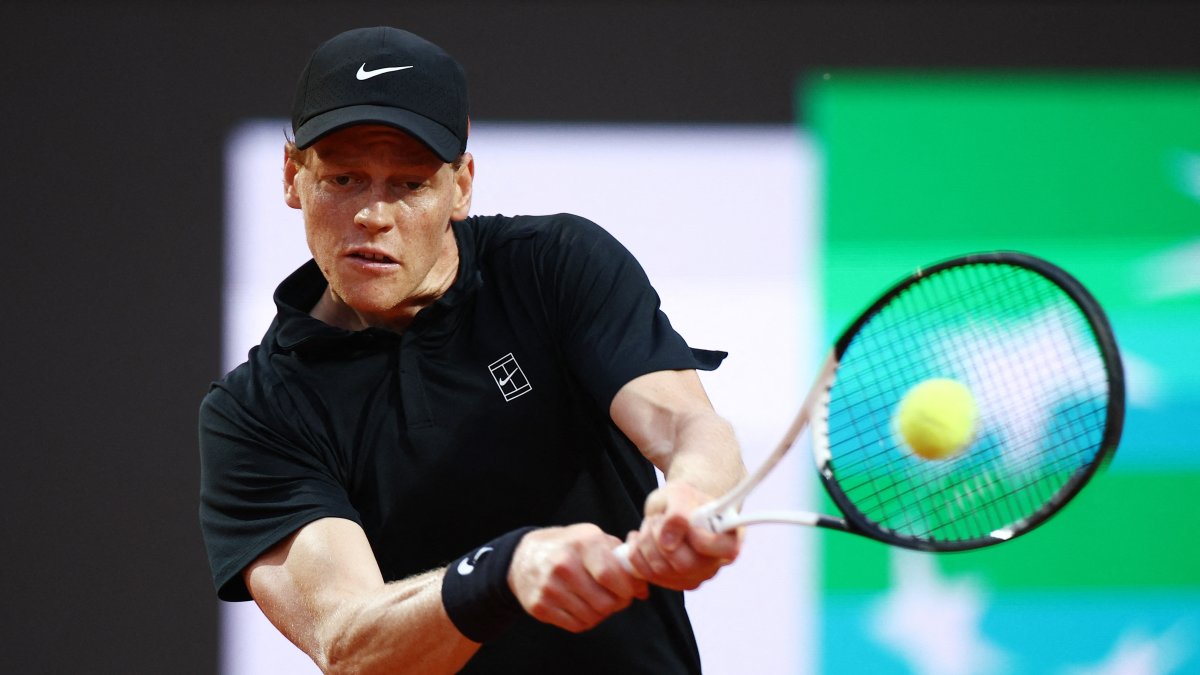 Italy&#039;s Jannik Sinner in action during his Italian Open quarterfinal match against Norway&#039;s Casper Ruud at the Foro Italico, Rome, Italy, May 15, 2025. (Reuters Photo)
