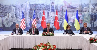 A handout picture made avaliable by Turkish Foreign Minister Press Office shows Foreign Minister Hakan Fidan (C) and Ibrahim Kalın (2-L) director of National Intelligence Organization (MIT) attend a meeting with members of the Ukrainian delegation at the Presidential Office in Istanbul, Türkiye, 16 May 2025. (EPA Photo)