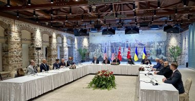  A handout photo made available by the Ukrainian Foreign Minister&#039;s Press service shows the meeting of Ukrainian (L) and Russian (R) delegations at the Presidential Office in Istanbul, May 16, 2025. (EPA Photo)
