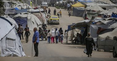 Internally displaced Palestinians move between tents along Al Jalaa road in the central of Gaza City, Gaza Strip, May 16, 2025. (EPA Photo)