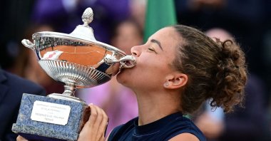 Italy&#039;s Jasmine Paolini celebrates after victory during her women&#039;s singles final match against USA&#039;s Coco Gauff during the WTA Rome Open tennis tournament at Foro Italico, Rome, Italy, May 17, 2025. (AFP Photo)