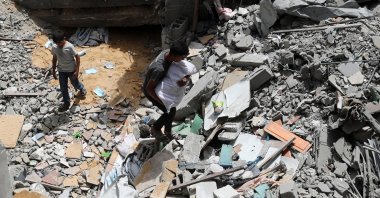 Palestinians inspect the site of an Israeli strike on a house, Jabalia, Gaza Strip, Palestine, May 17, 2025. (Reuters Photo)