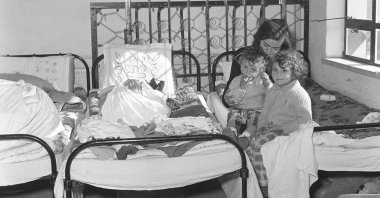 In this archival photo from 1963, Turkish Cypriot children appear in sorrow after the “Bloody Christmas” massacres, during which the EOKA forces killed hundreds and displaced thousands in Cyprus. (AA Photo)