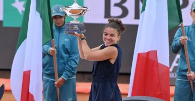 Jasmine Paolini celebrates with the Italian Open tennis trophy after defeating Coco Gauff in the final, Rome, Italy, May 17, 2025. (AA Photo)