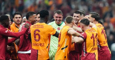 Galatasaray players celebrate during the Turkish Süper Lig match against Kayserispor, Istanbul, Türkiye, May 18, 2025. (AA Photo)