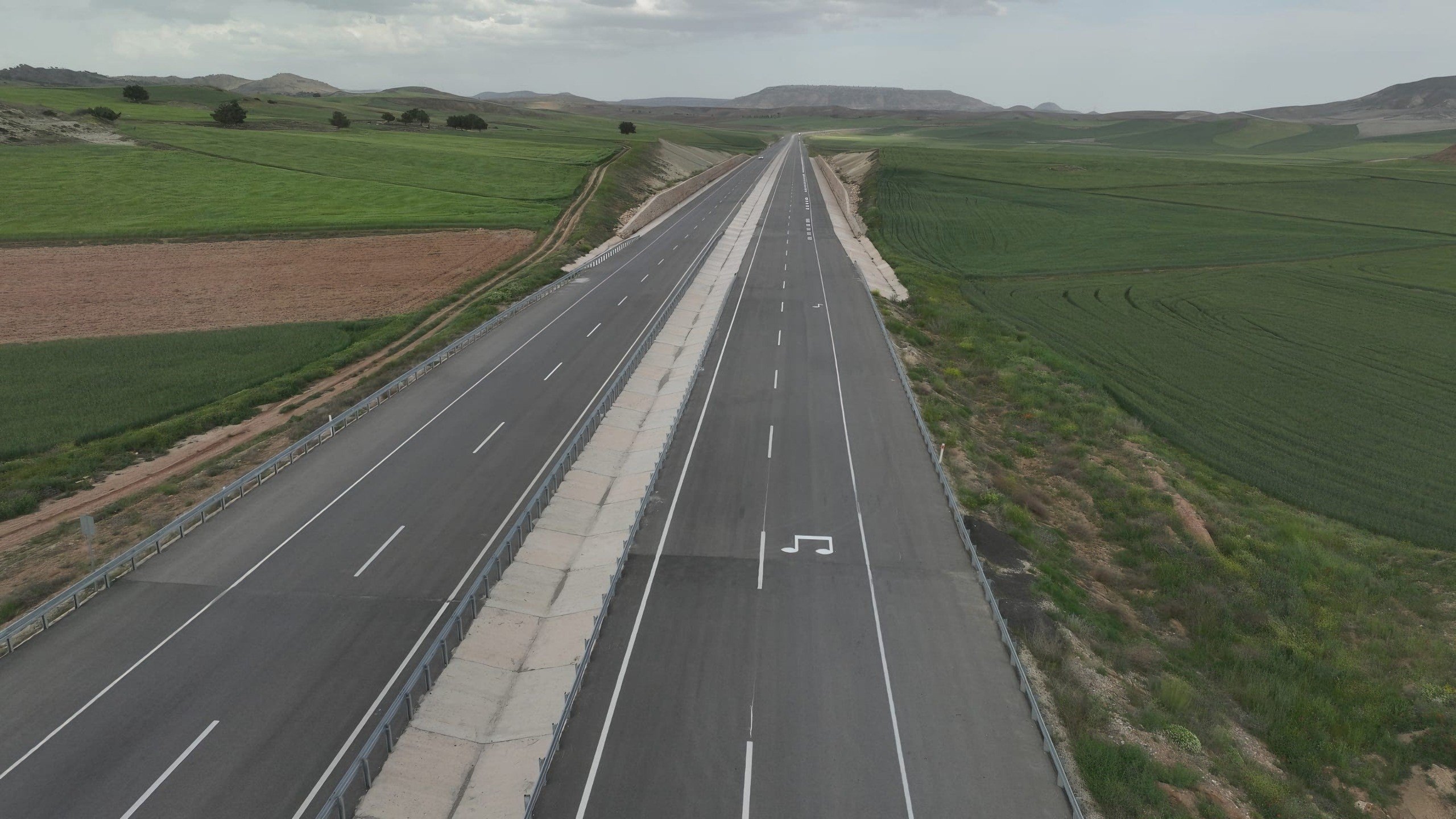 Müzikal notasyon Nallahan-Beypazari Eyalet Yolu, Ankara, Türkiye, 19 Mayıs 2025'te görülüyor. (IHA Photo)