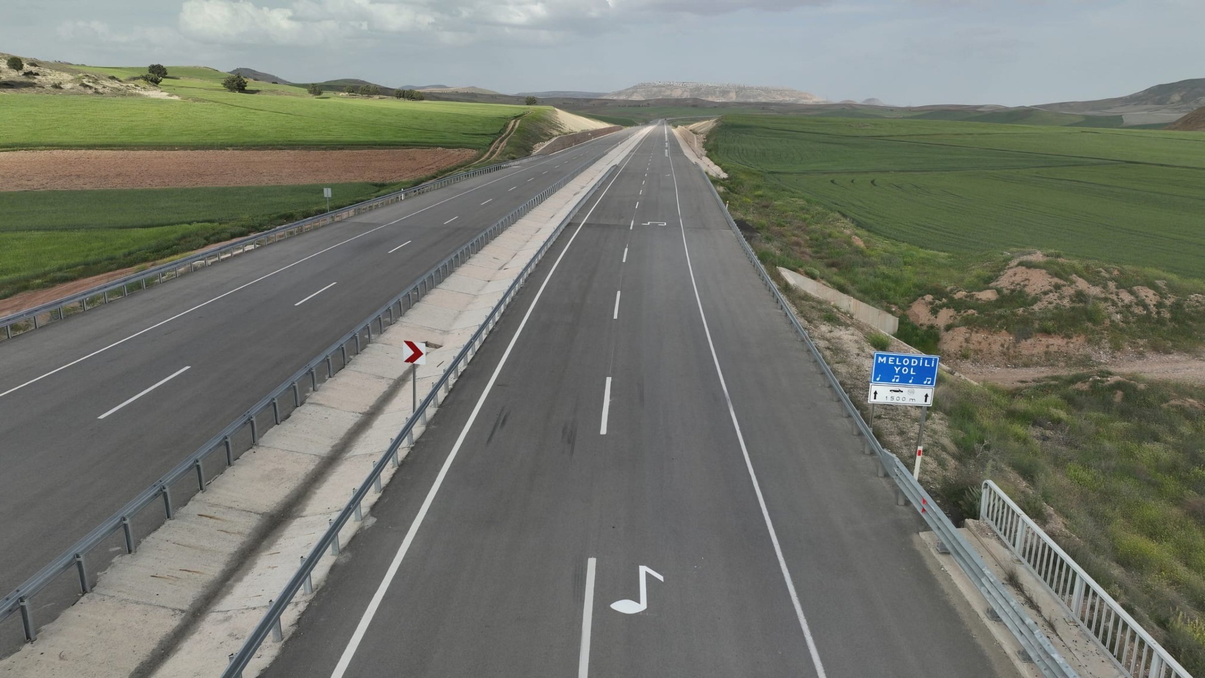 Musical notation is seen on the Nallıhan-Beypazarı state road, Ankara, Türkiye, May 19, 2025. (IHA Photo)