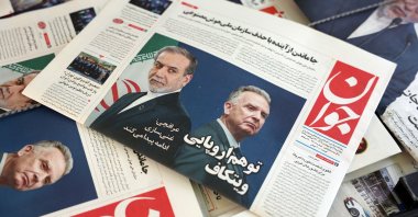 A copy of the Iranian daily newspaper Javan carrying a picture of Iranian Foreign Minister Abbas Araghchi and U.S. Special Envoy to the Middle East, Steve Witkoff, in a kiosk, in Tehran, Iran, May 19, 2025. (EPA Photo)