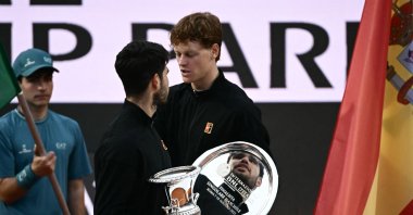 Spain&#039;s Carlos Alcaraz and Italy&#039;s Jannik Sinner talk on the podium at the end of their men&#039;s singles final match at the ATP Rome Open at Foro Italico, Rome, Italy, May 18, 2025. (AFP Photo)