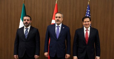 (L to R) Syrian Foreign Minister Asaad Hassan al-Shibani, Foreign Minister Hakan Fidan and U.S.  Secretary of State Marco Rubio pose for a photograph during a meeting at the NEST International Convention Center, Antalya, southern Türkiye, May 15, 2025. (AFP Photo)