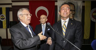 Fenerbahçe&#039;s former President Aziz Yıldırım (L) and incumbent President Ali Koç address the press at the Ülker Stadium, Istanbul, Türkiye, April 28, 2018. (AA Photo)
