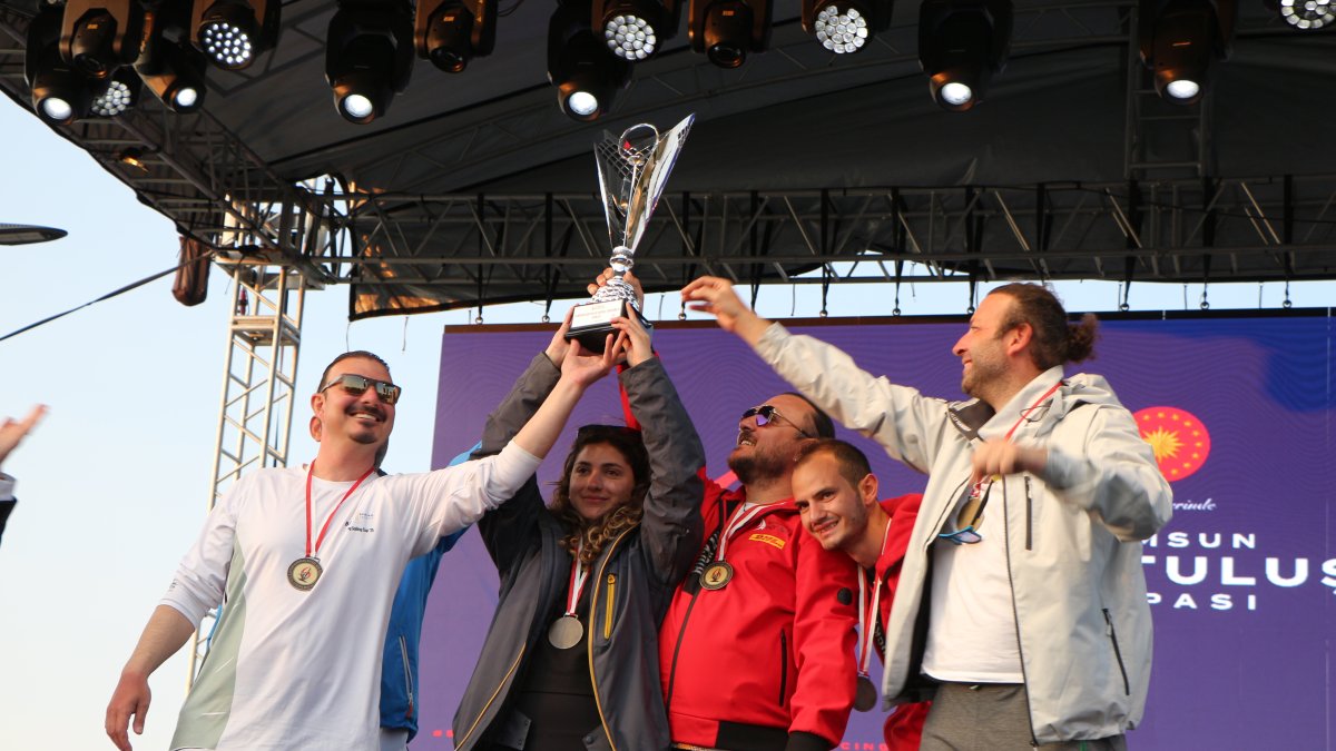 Winners of the 6th Presidential International Yacht Races raise the Kurtuluş Cup Sailors, Samsun, Türkiye, May 16, 2025. (DHA Photo)