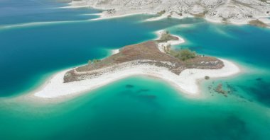 An aerial view shows the &quot;Seagull Island&quot; on Atatürk Dam Lake, Adıyaman, southeastern Türkiye, May 19, 2025. (AA Photo)