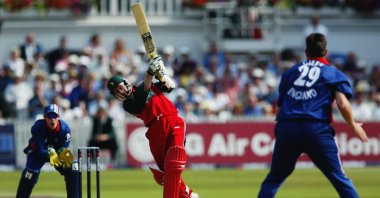 Grant Flower of Zimbabwe hits out during the first match of the NatWest One Day Triangular Series between England and Zimbabwe at Trent Bridge Cricket Ground, Nottingham, U.K., June 26, 2003. (Getty Images Photo)