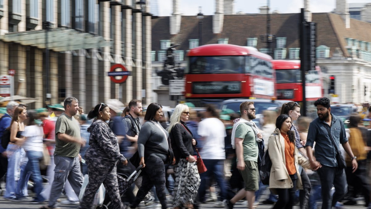 People cross a street in Westminster, London, U.K., 12 May 2025. (EPA Photo)