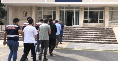 Officers escort Daesh suspects captured in Mersin, southern Türkiye, May 17, 2025. (AA Photo)